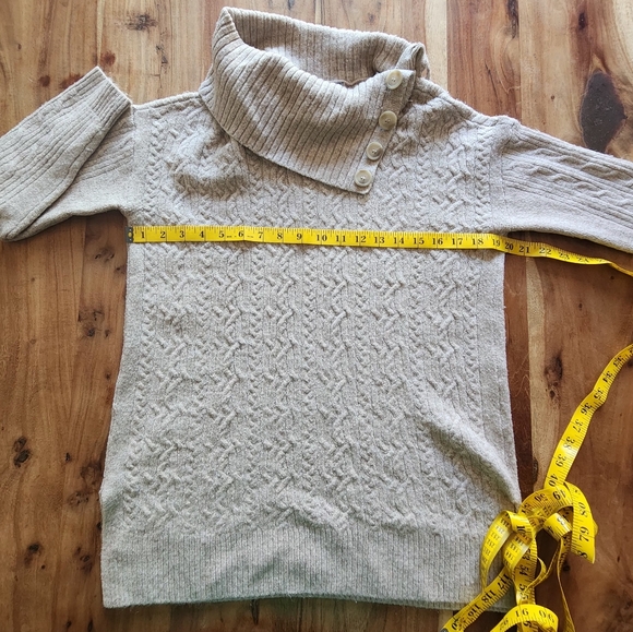 Denver hayes cable knit split Cowl-Neck oatmeal sweater, size M - Picture 8 of 9